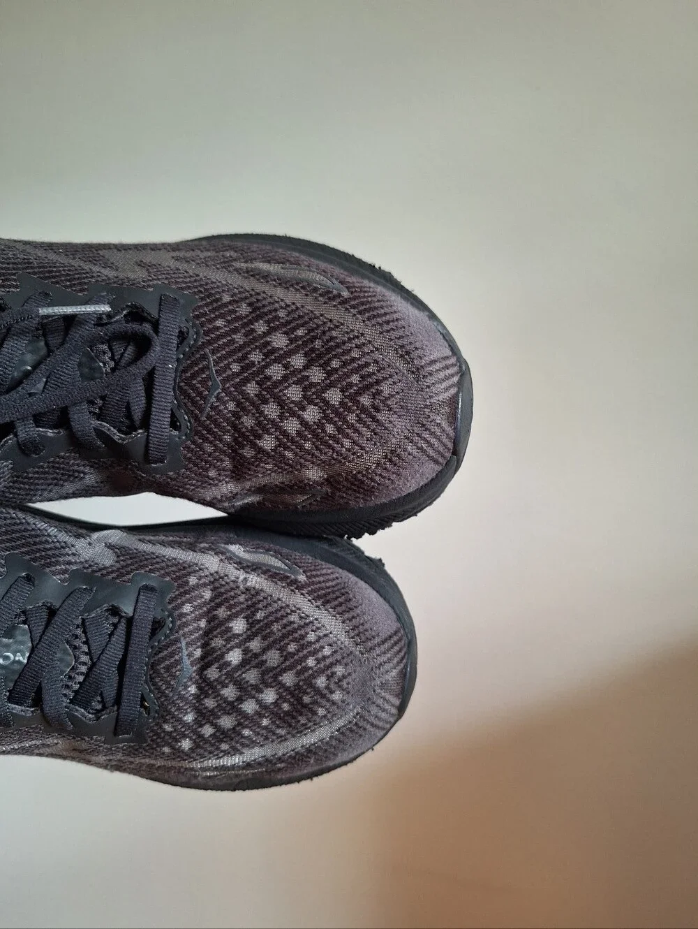 Hoka Clifton 9 Women's Black/Black Size 8.5D